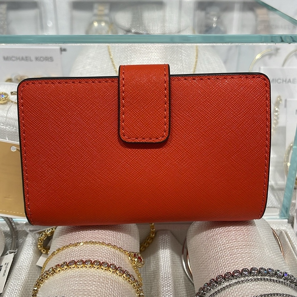 MICHAEL KORS Medium Crossgrain Leather Bifold Wallet ZP CN
Red Clay
NWT - Picture 8 of 16